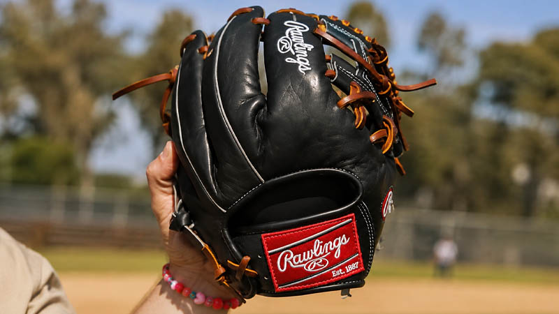 How Should a Baseball Glove Close