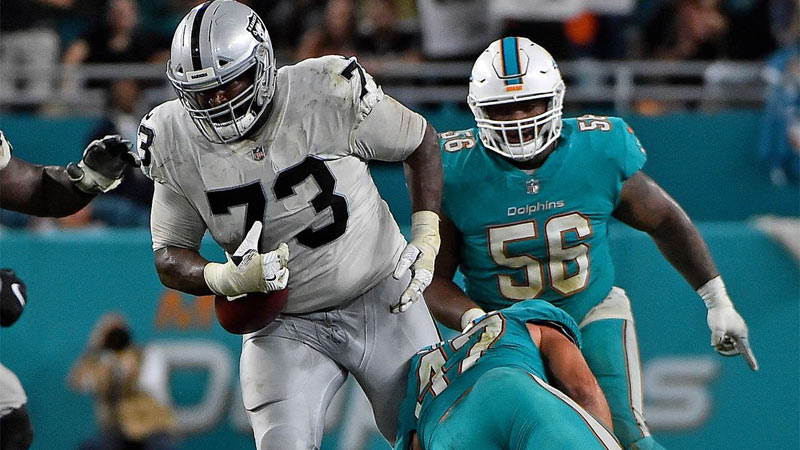 Can you hand the ball off to a lineman?