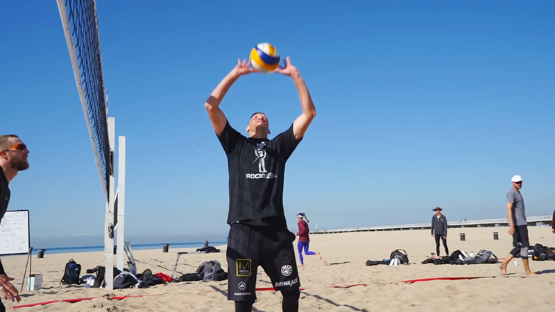 Why is there no setting in beach volleyball?