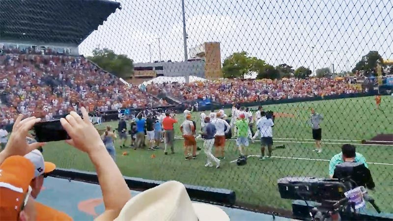 How Many Baseball Teams Go To Omaha?