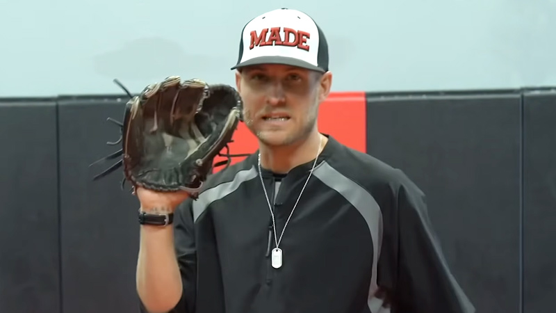 How should my baseball glove close?