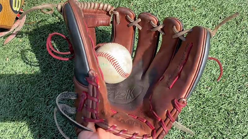 Should you tighten your baseball glove?