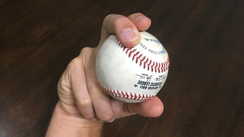 How do you identify a curveball?