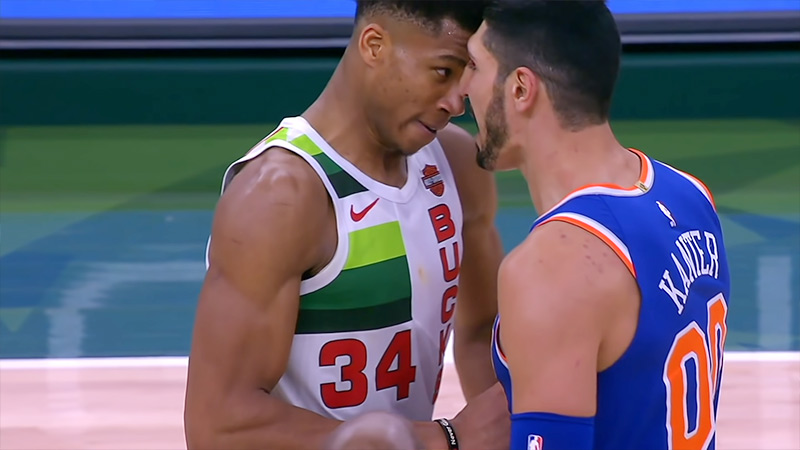 How do you draw a reach-in foul