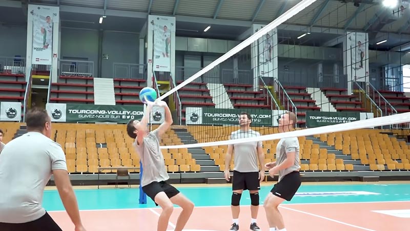 Is The Line In Or Out In Volleyball Metro League