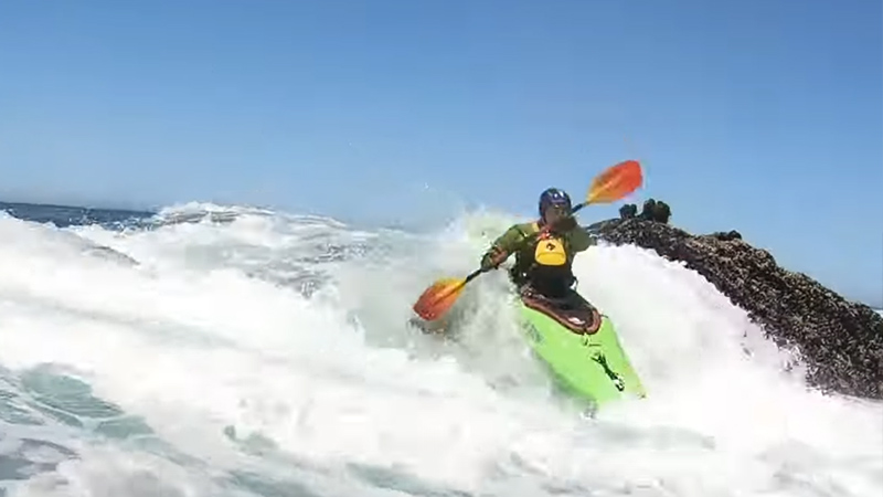 Can boat waves flip a kayak?
