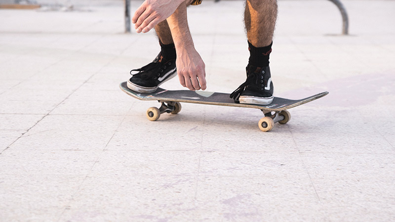 How do I choose a skateboard?