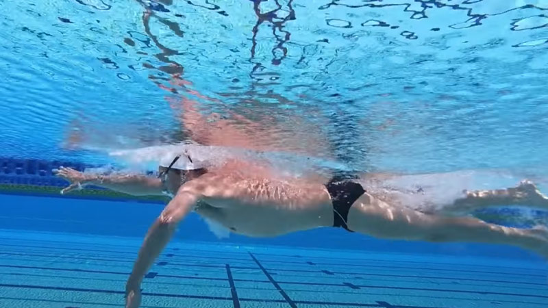 Benefits of Kicking from the Hip Swimming