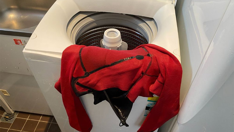 Can I put neoprene in the washing machine?