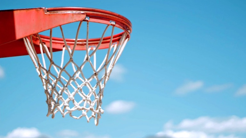 HOW MANY STRINGS DOES A BASKETBALL HAVE?