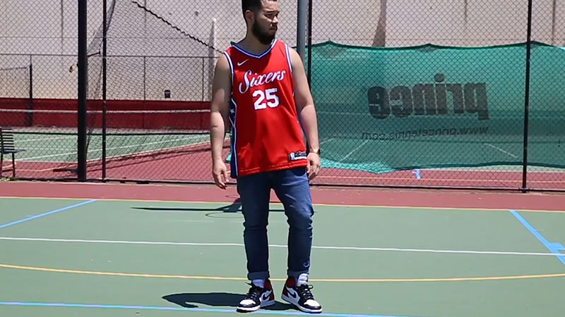 wear jeans with a basketball jersey