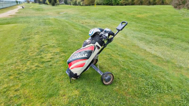 ESSENTIAL GOLF GEAR YOU SHOULD BUY 
