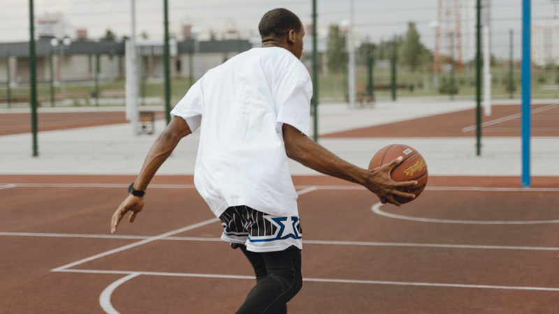 the easiest way to hold a basketball