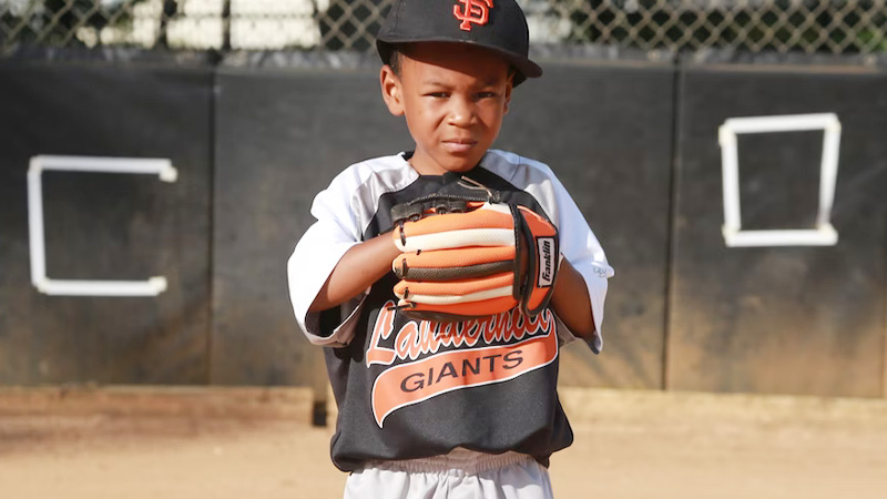 Selecting the Right Fit of Baseball Gloves for Kids