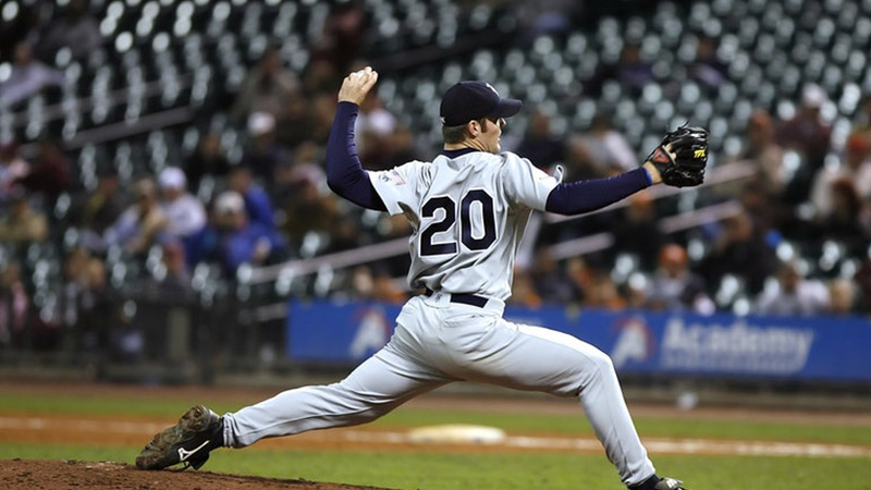 Why do lefty pitchers have an advantage?
