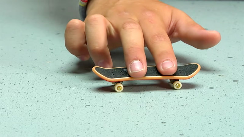 What Is A Fingerboard Skateboard