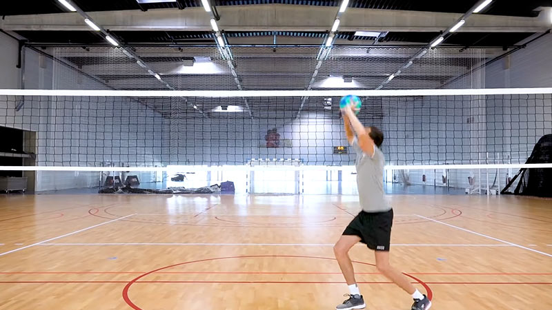 Overhead-Pass-In-Volleyball