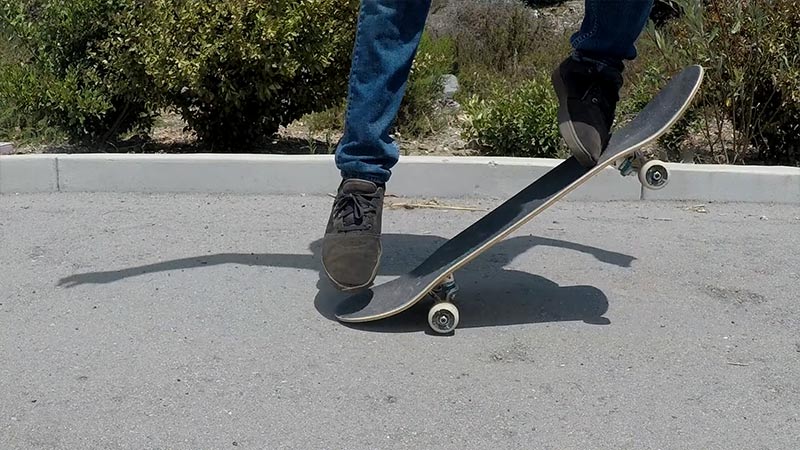 Pop-In-Skateboarding