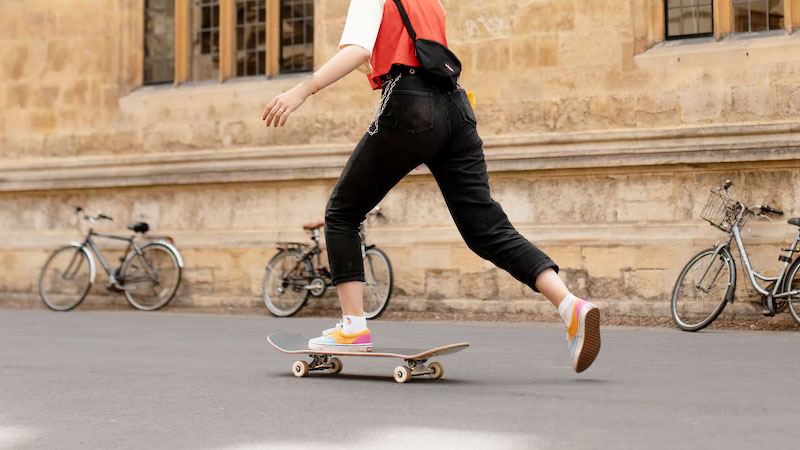 Which Foot To Push With On Skateboard