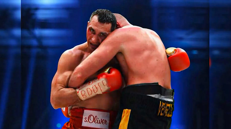 Referee Ask the Players to Hug in Boxing