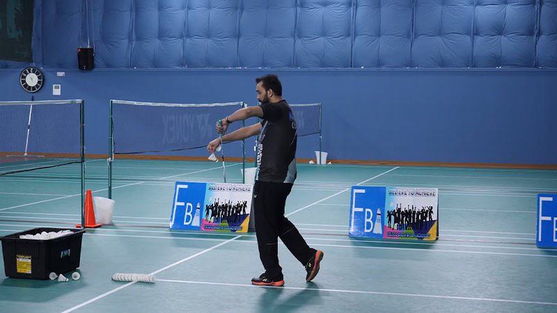 Serve Overhand In Badminton
