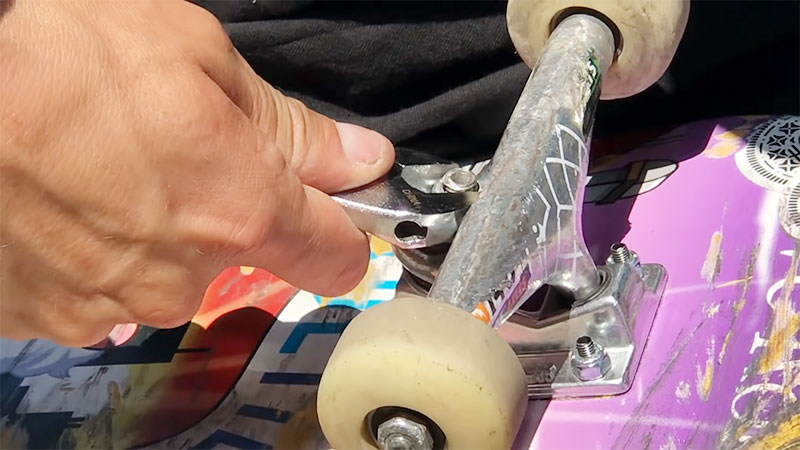 Are Skateboard Trucks Supposed To Be Loose