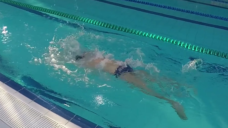 Is It OK to Swim with a Scraped Knee?