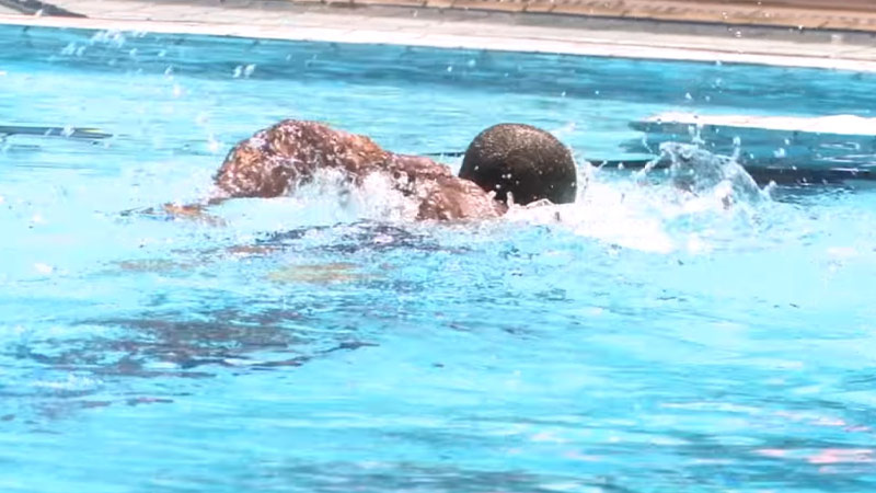 Tips for Swimming with Herpes
