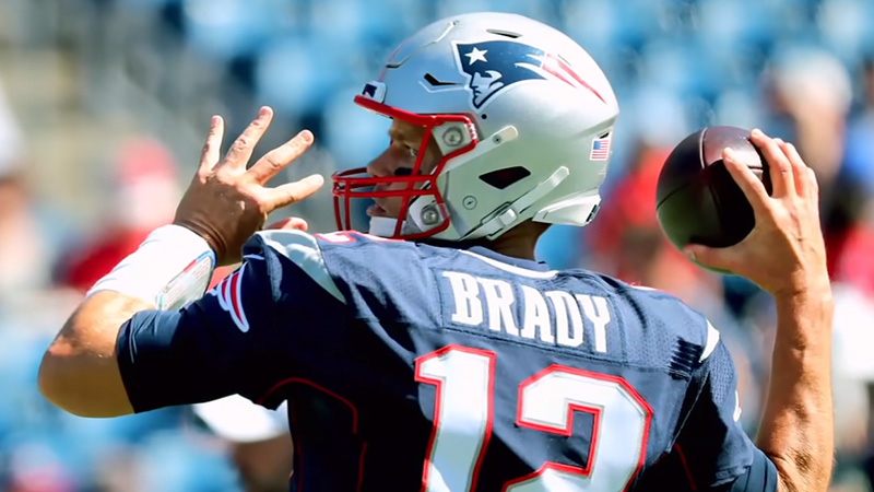 Tom Brady throw a football
