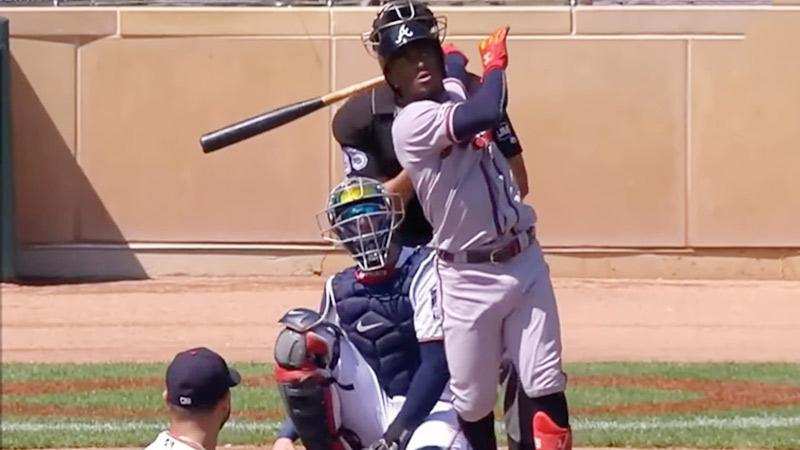 Brand Bat Does Ozzie Albies Use