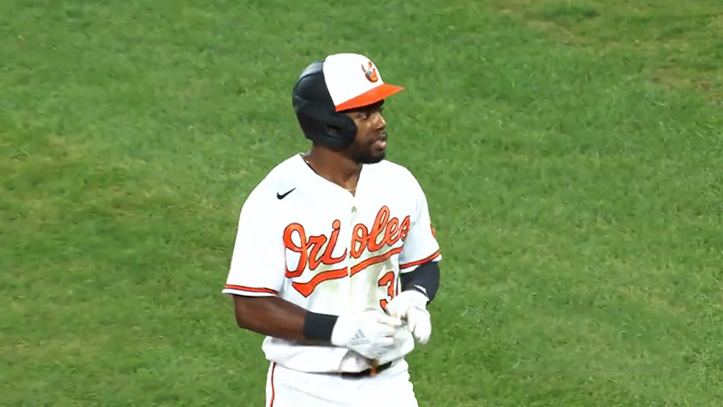 Cedric-Mullins-Left-Handed