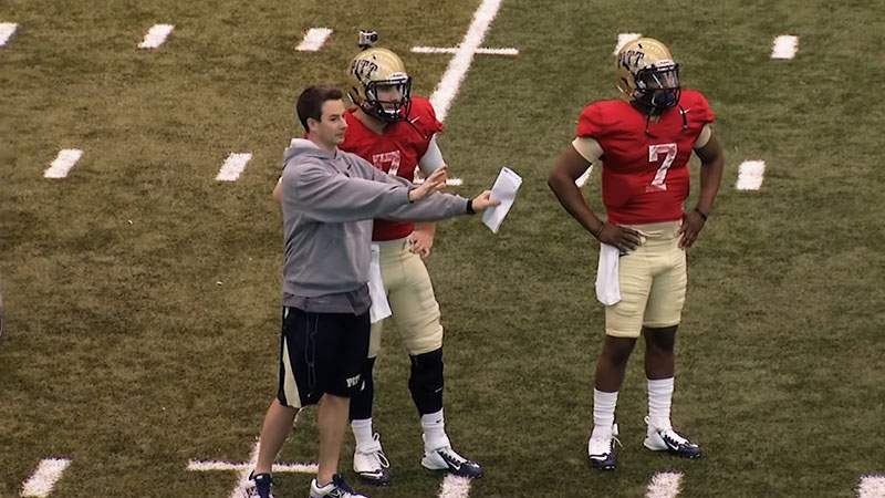 Coaches-Talk-To-Quarterbacks-During-Play