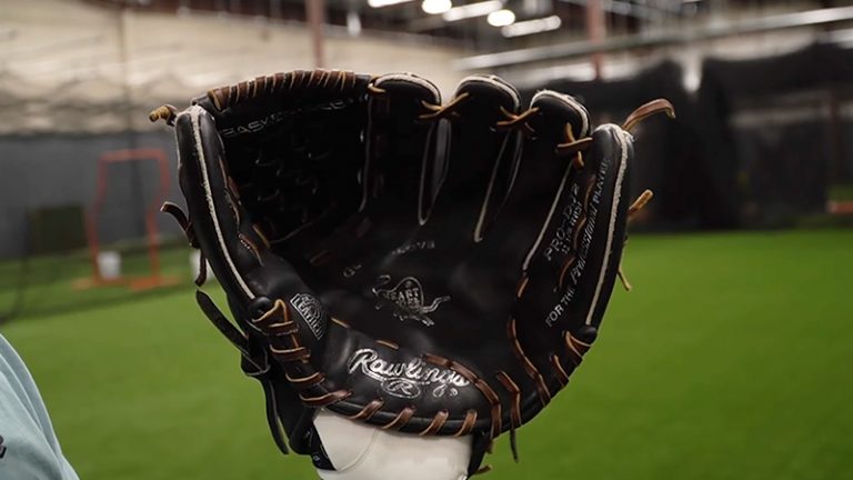 What Glove Did Derek Jeter Wear? - Metro League