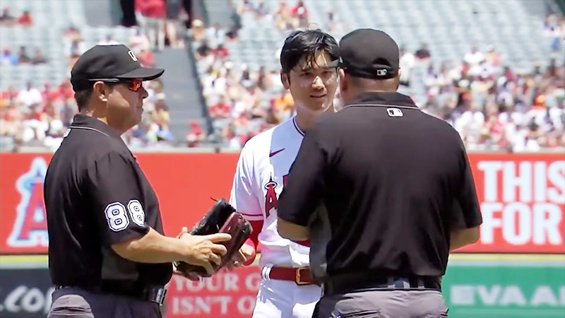 Mlb Umpires Check Pitchers Hats And Gloves