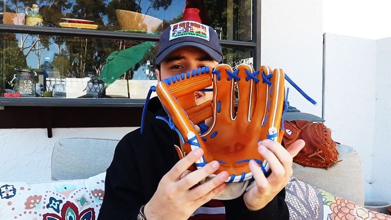 Point-Of-Flaring-A-Baseball-Glove