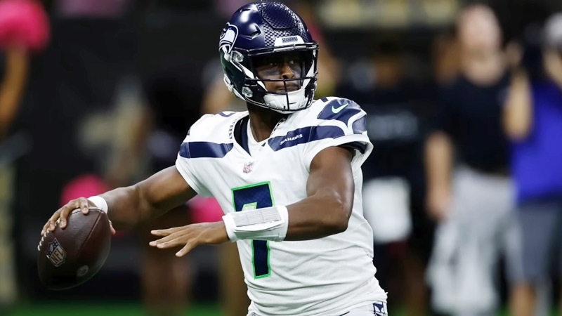 Quarterback Lift His Leg