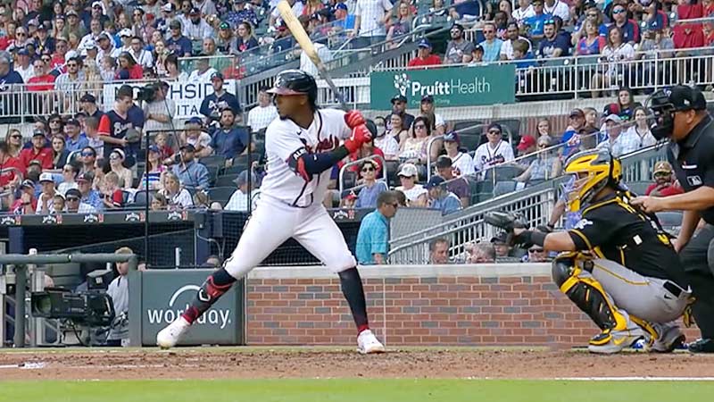 Size Bat Does Ozzie Albies Swing