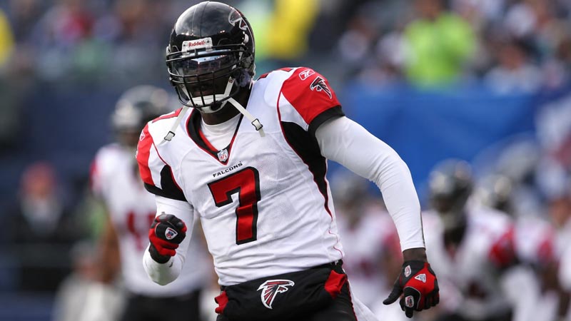 why do quarterbacks wear loose sleeves