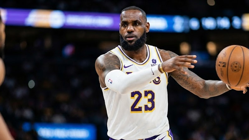 why lebron james passed up potential game winning layup in the nba