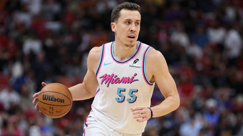why is duncan robinson coming off the bench