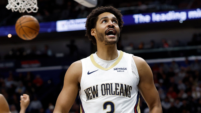 What Shoes Does Jordan Poole Wear