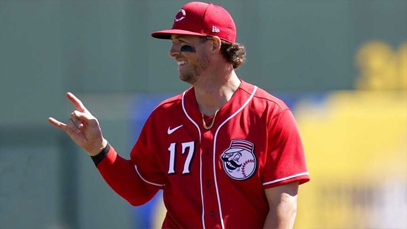 Can Kyle Farmer play outfield