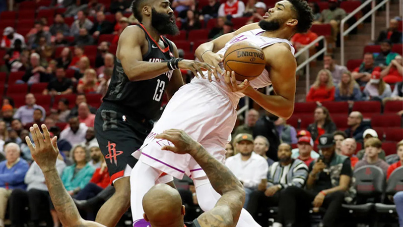 Reach-in Foul in Basketball in NBA