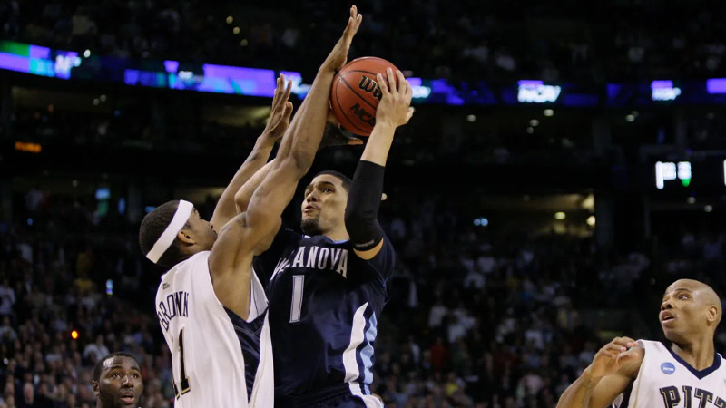 Scottie Reynolds' Drive and Layup (2009)