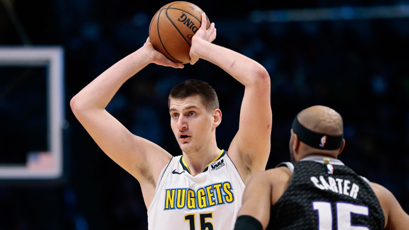 When Do Players Need to Use an Overhead Pass in Basketball