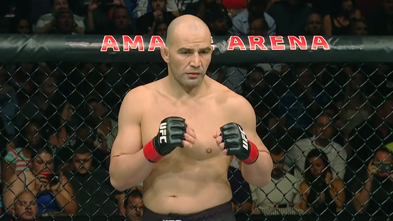 Glover Teixeira pull out