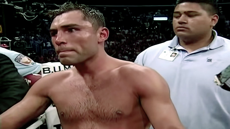 why is oscar de la hoya called golden boy