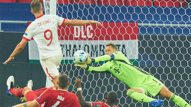 Goalkeeper vs. Striker Shooting Battle