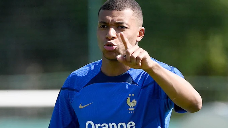 Kylian Mbappé Reinstated into PSG First Squad Following Positive Talks