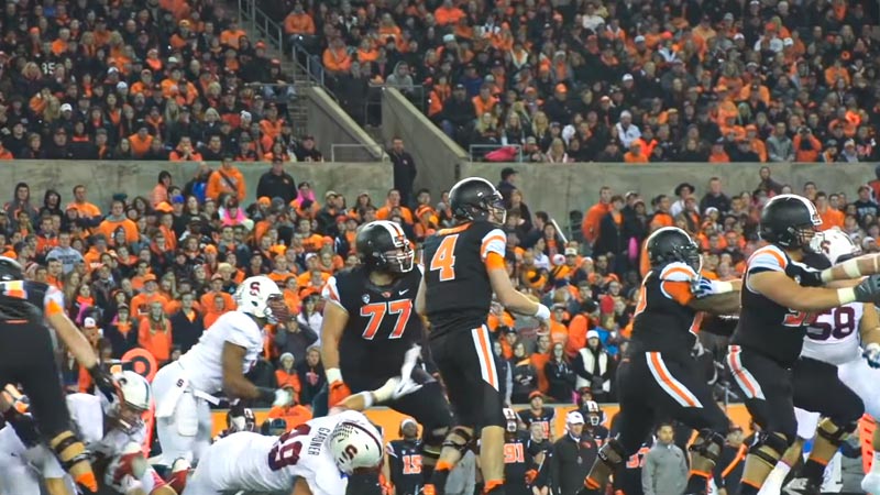 Things to Look for in the Right Football Helmets